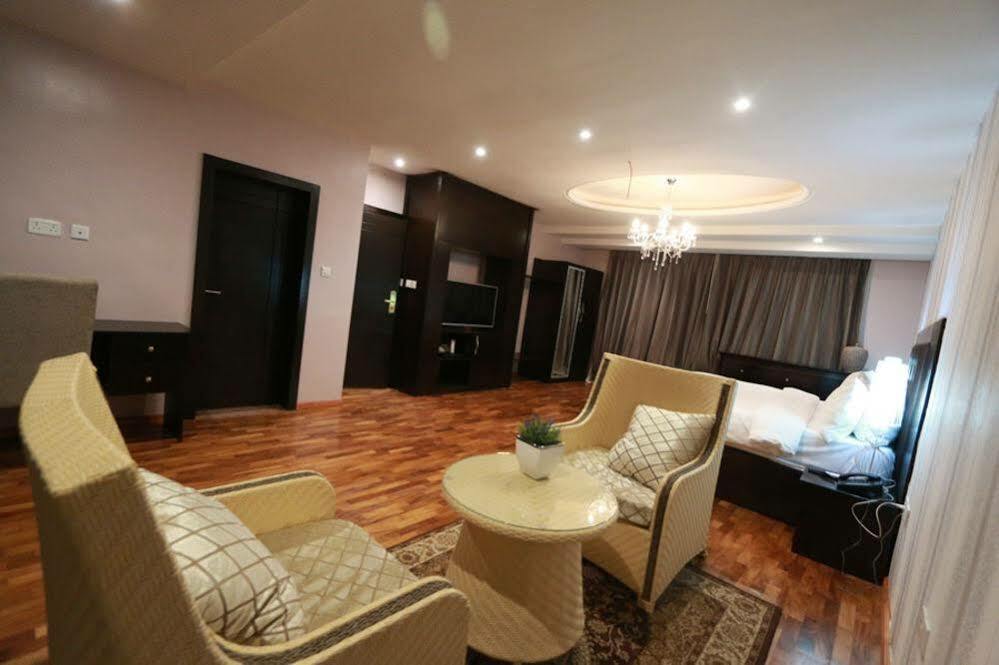 Tivoli Hotel Seafront Ikoyi Aliayabiagba Exterior foto